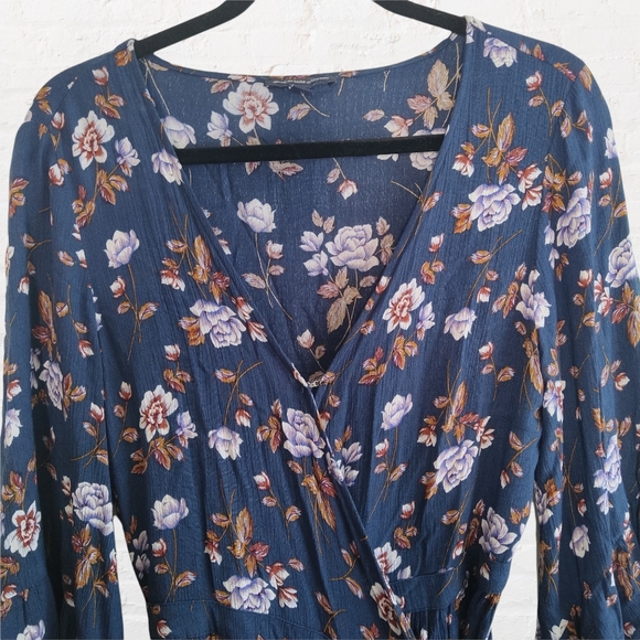 American eagle floral wrap dress with bell sleeves - Picture 7 of 11